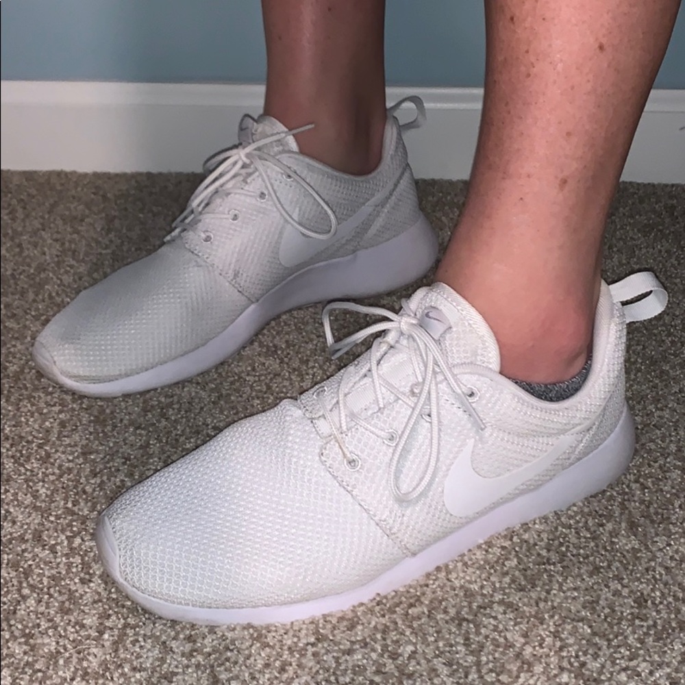 Nike White Roshe